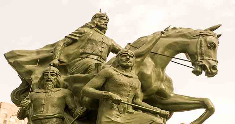 Statue of Saladin 
