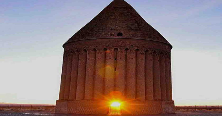 میل رادکان یا گنبد رادکان-2