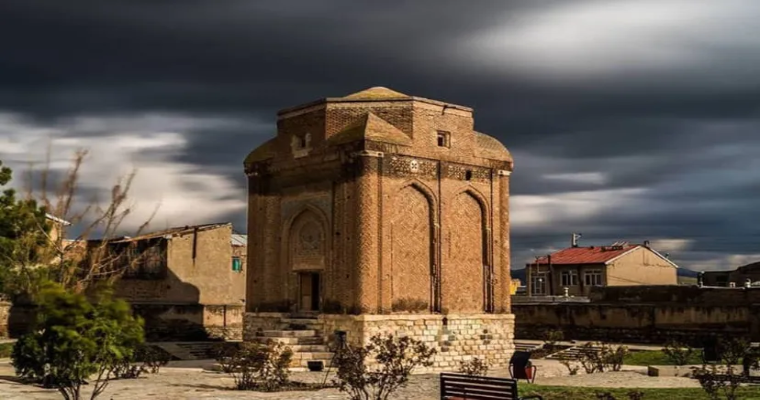 گنبد سرخ